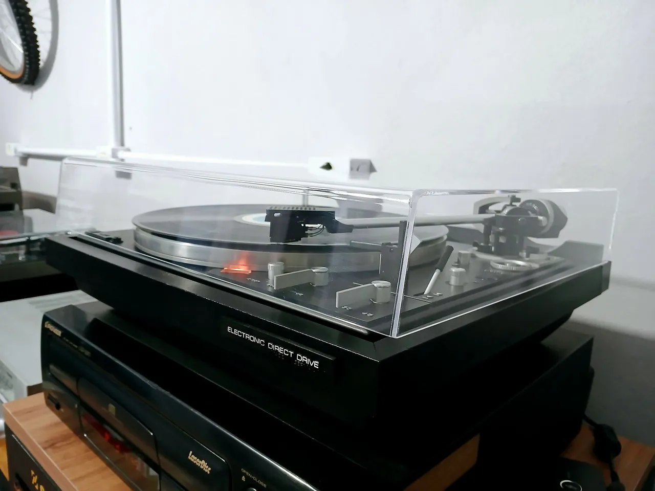 Toca-Discos DUAL 721 Direct Drive