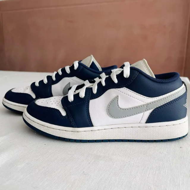 Nike Air Jordan Original em otima condição. Numeração BR 35,5/36.