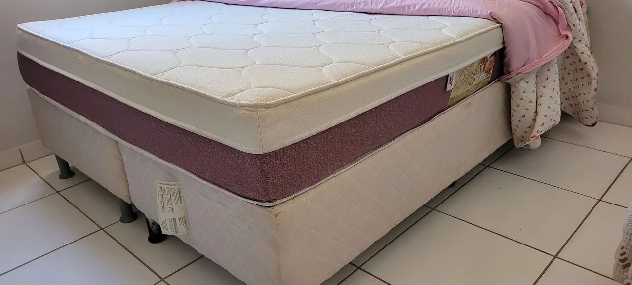 Cama Box Queen + Mini Sofá Retrô