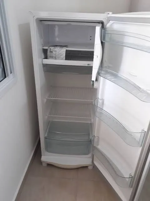 Geladeira Branca Compacta(número descrição )
