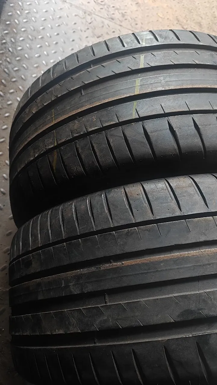 Pneu 255/35/19 Michelin pilot sport4 seminovos 2pneus $700 cada avista