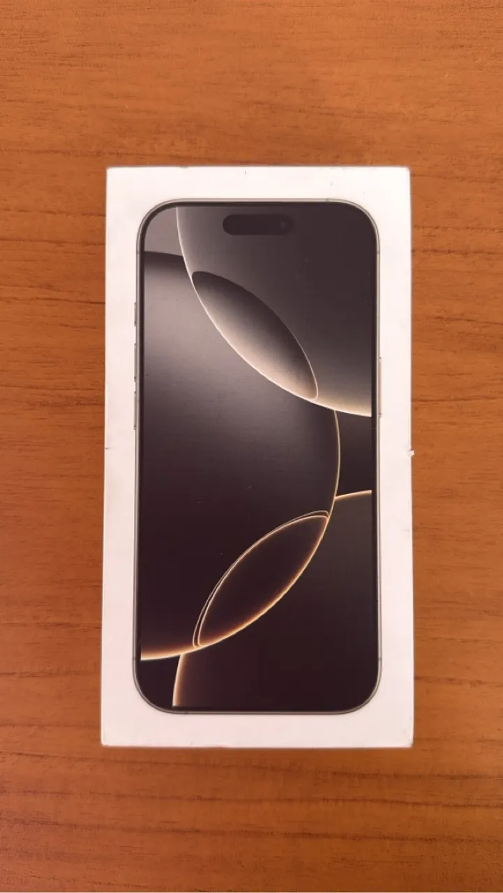 iPhone 16 Pro - 256GB Lacrado