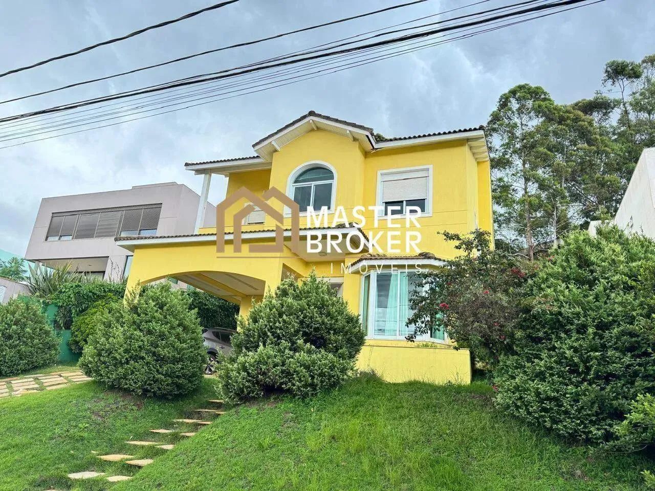 Casa alto padrão, 4 quartos, escritório, amplo quintal, fundos área de preservação, Alphav