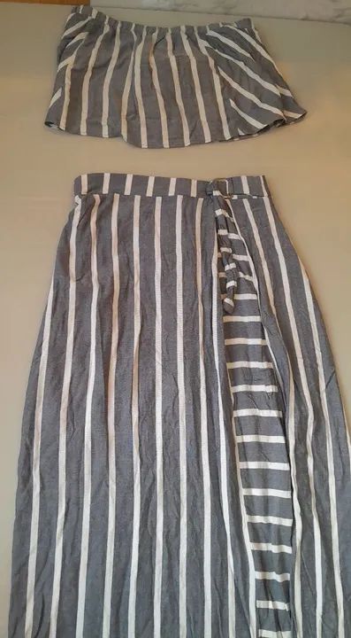 Conjunto de saia e croped listrado