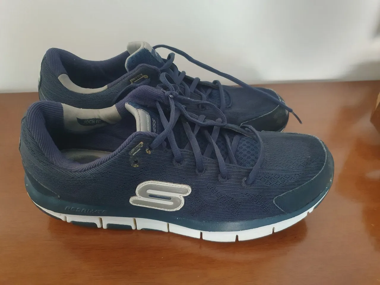 Tênis Skechers de Caminhada