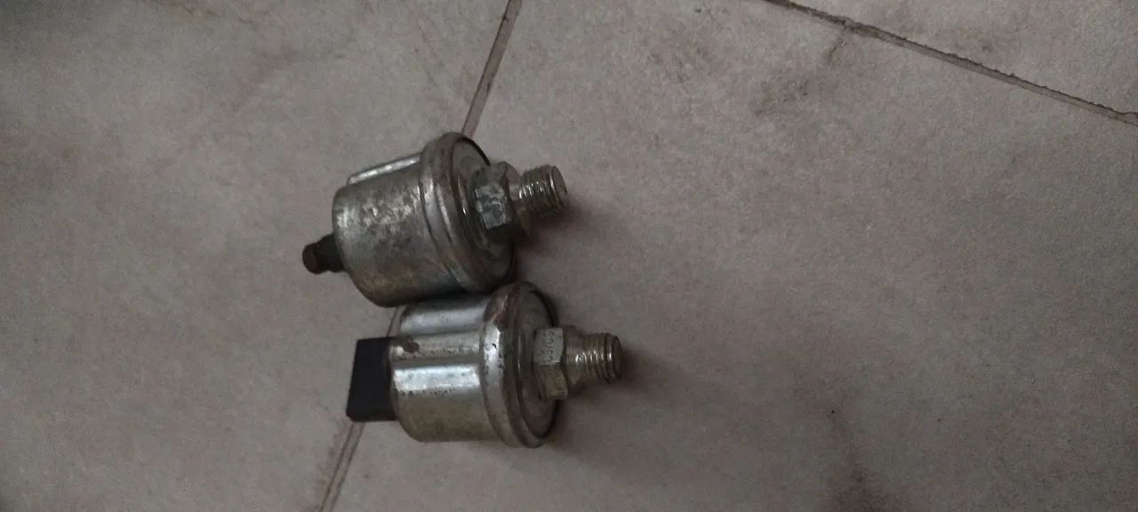 Vendo dois sensores dá escania 112 um do óleo outro dá pressão  - Foto 2