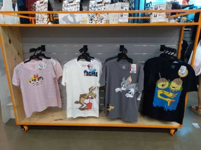 Vitrine expositora c/ rodas em Madeira / Aço Cinza 140 cm x 200 cm x 80 cm - Foto 2