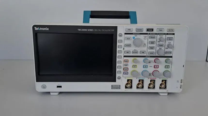 OSCILOSCOPIO DIGITAL, 200MHZ, 4 CANAIS E 2GS/s COD TBS2204B (TEKTRONIX)