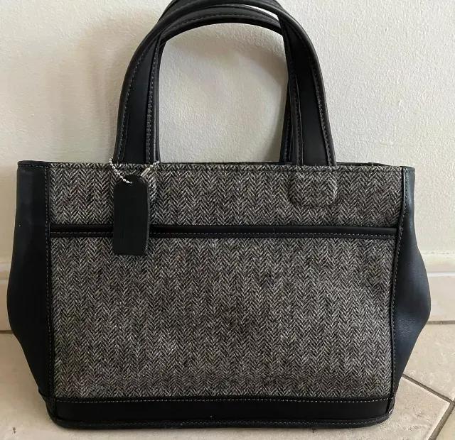 Bolsa Coach Usada. Conservadíssima.