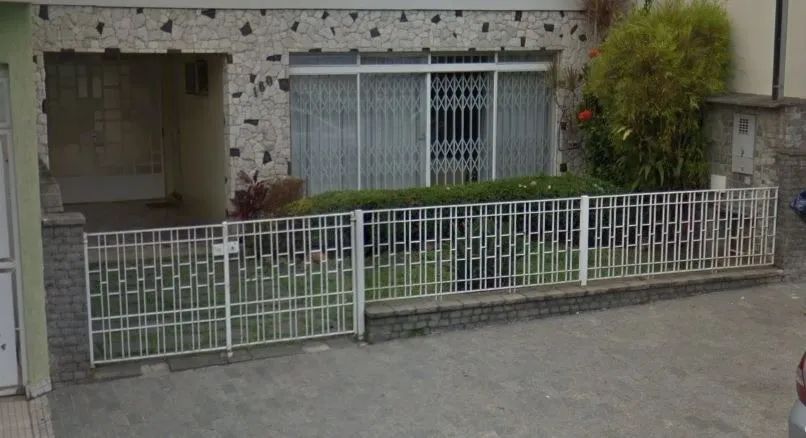 2 Portões + Gradeado Branco Ferro