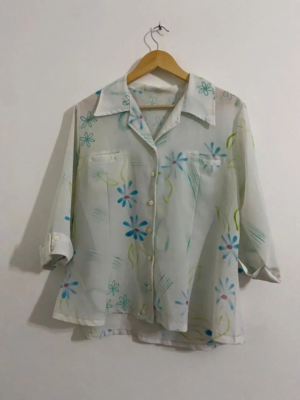 Camisa branca florida plus size .