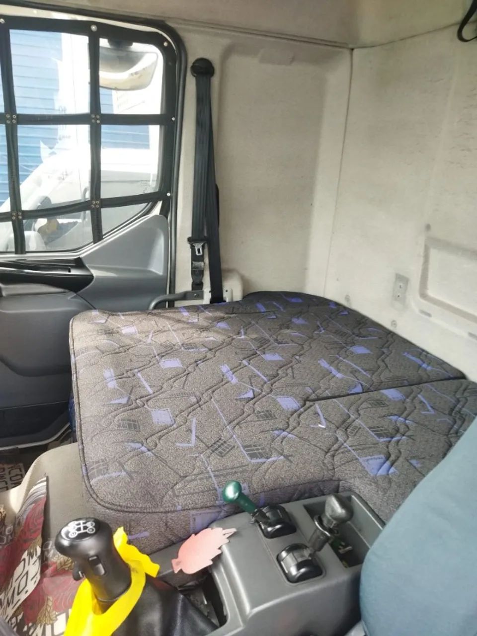Volvo VM 330 Leito 4x2 ano 2013 - Foto 12