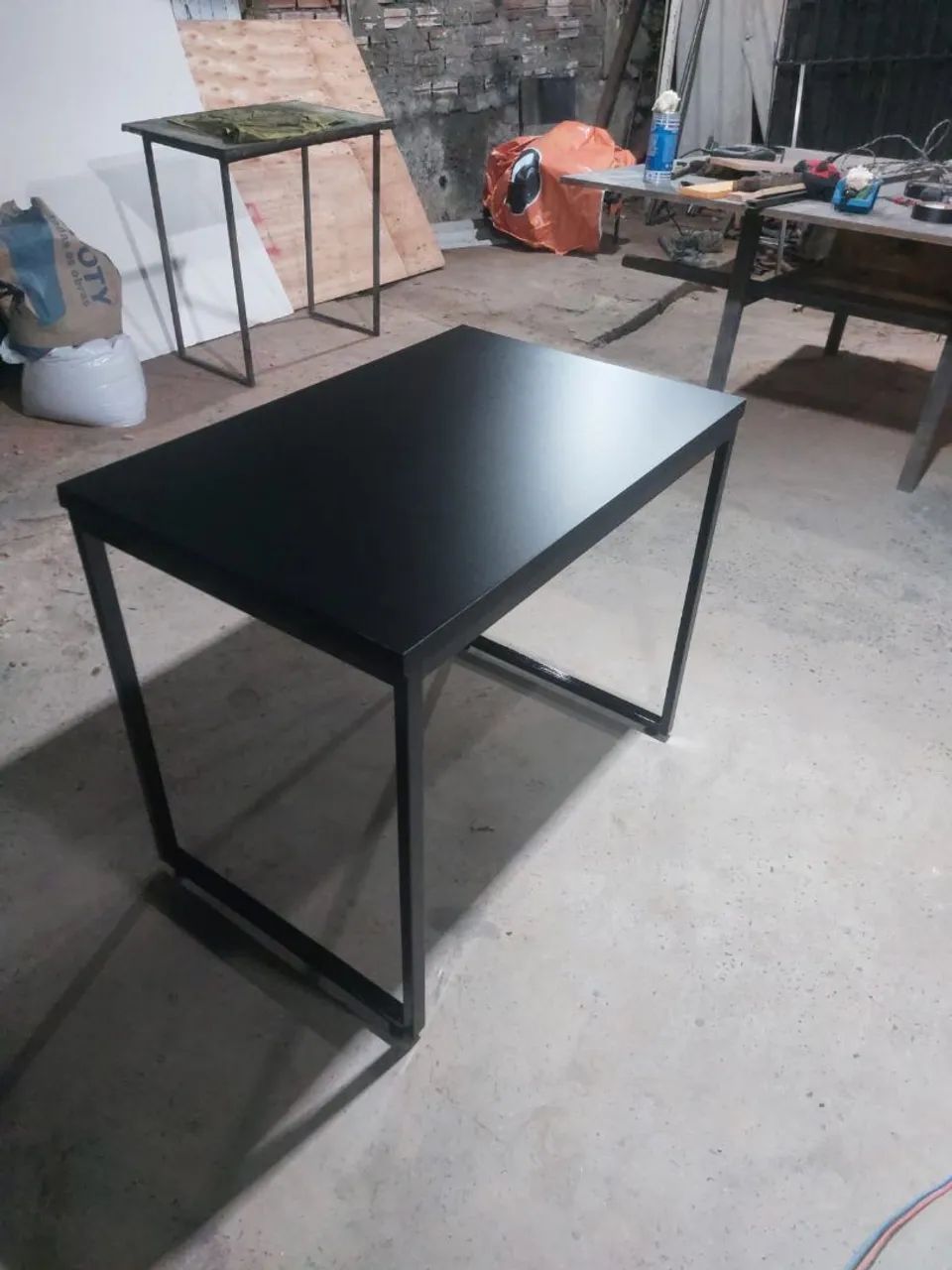 Mesa de Centro em Metal Preto