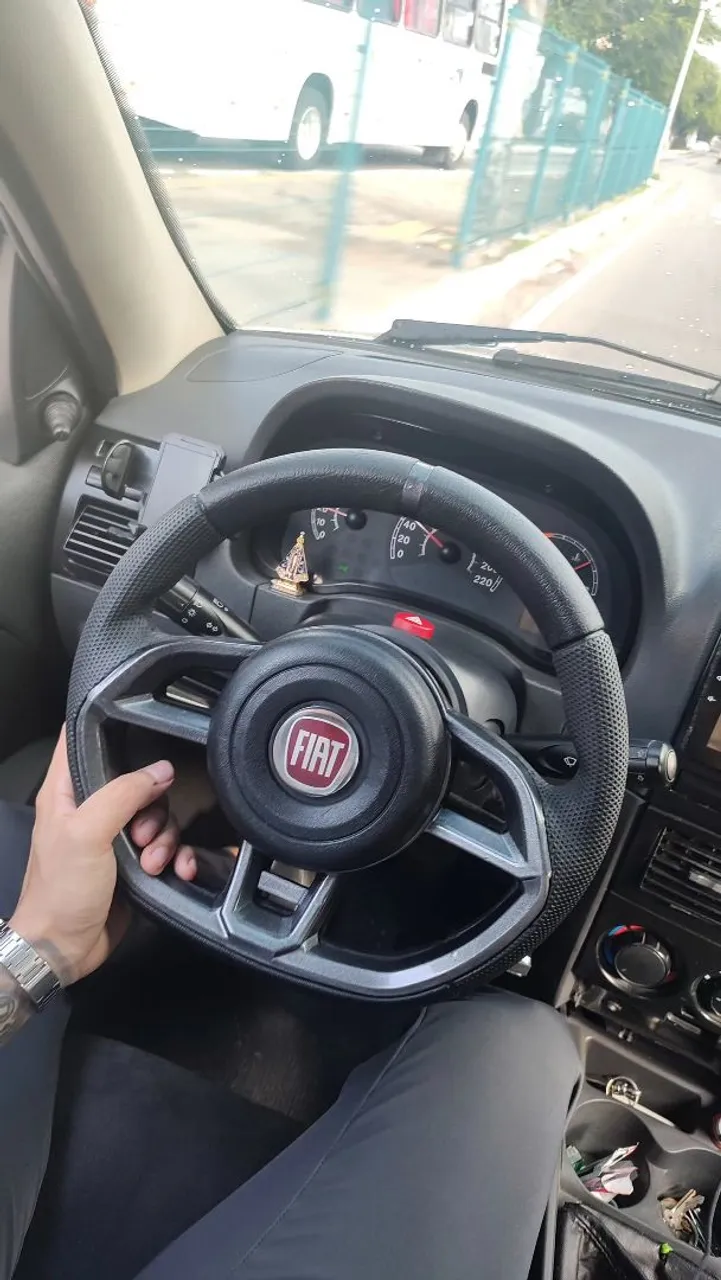 Volante Esportivo Fiat com Design Moderno e Elegante
