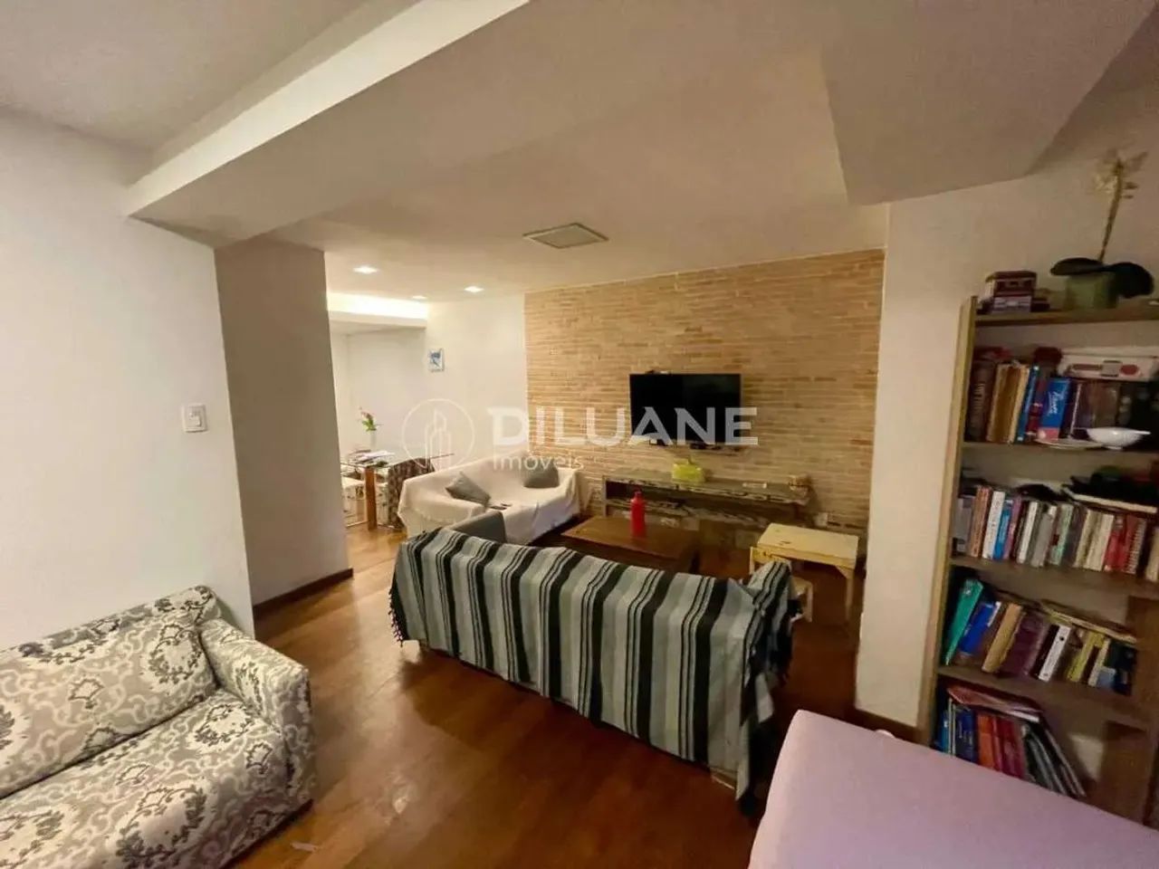 Apartamento : / Residencial / Humaitá