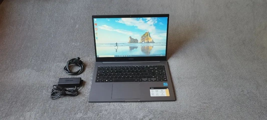 Notebook Samsung Book + 12 GB de RAM + SSD