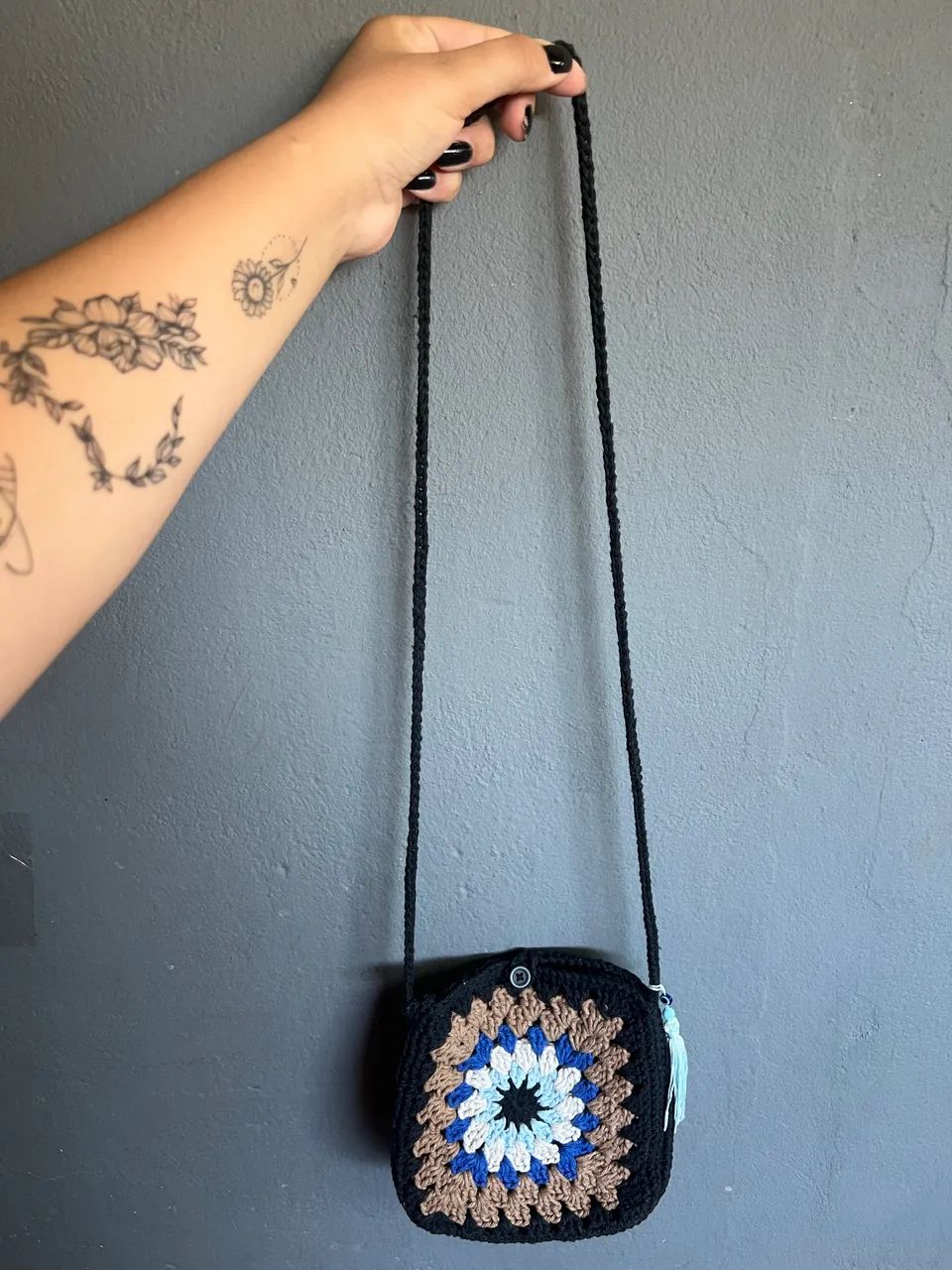 Bolsinha de crochê transversal tiracolo - Foto 4