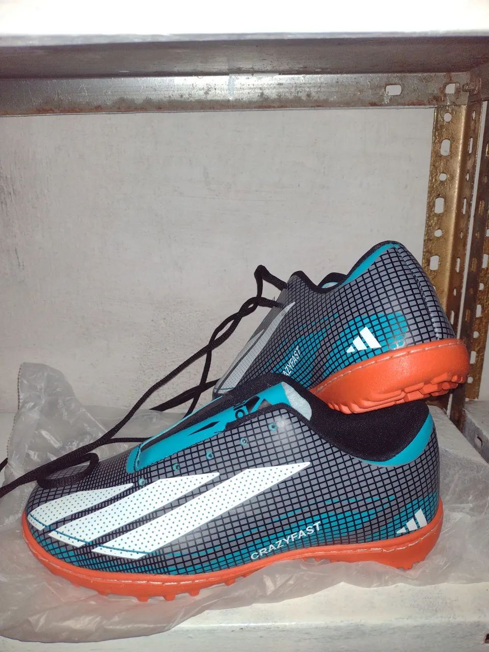 Chuteira society tamanho 37. Promoção 