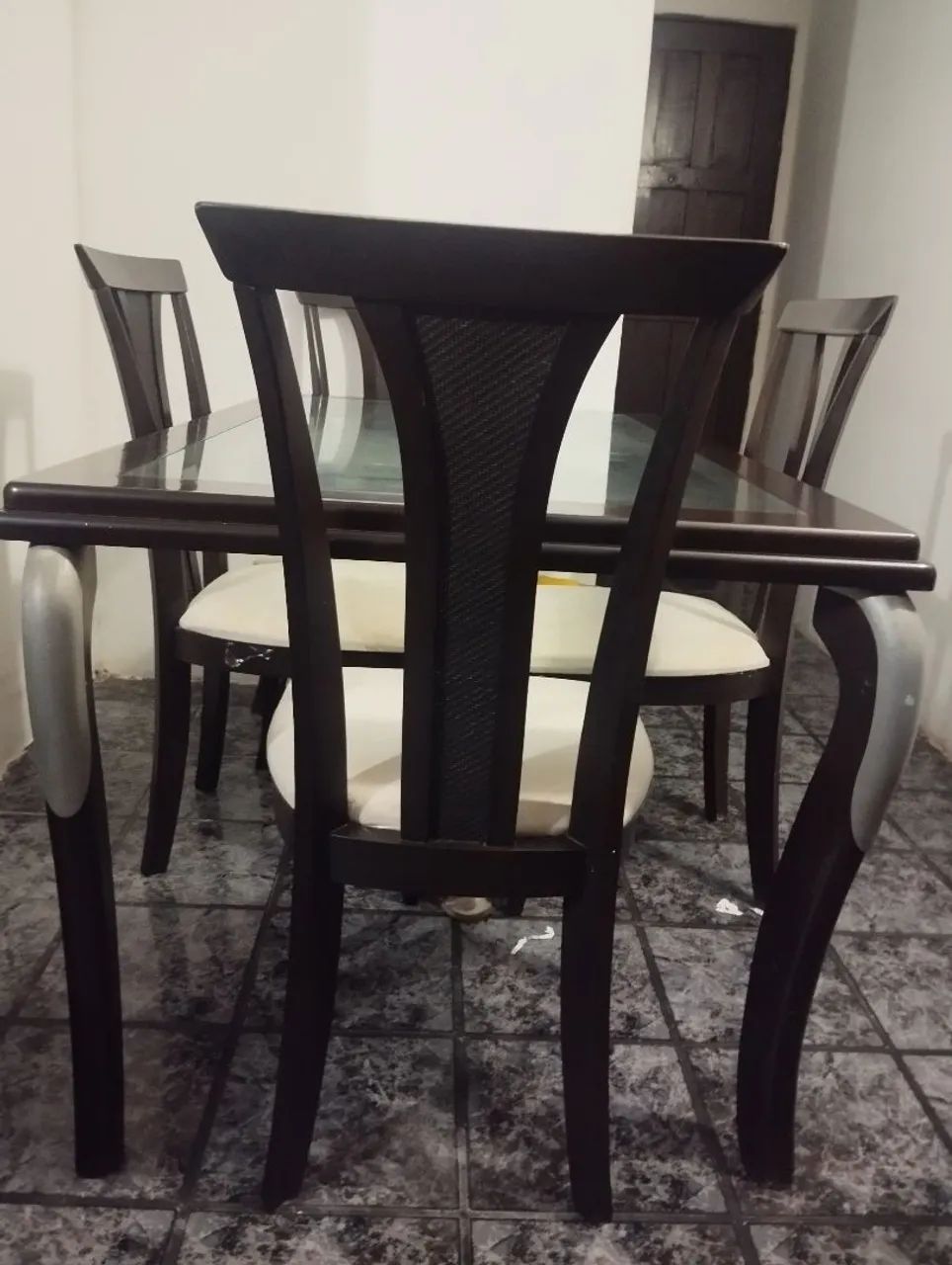 Arm ário de madeira com vidro - Foto 2