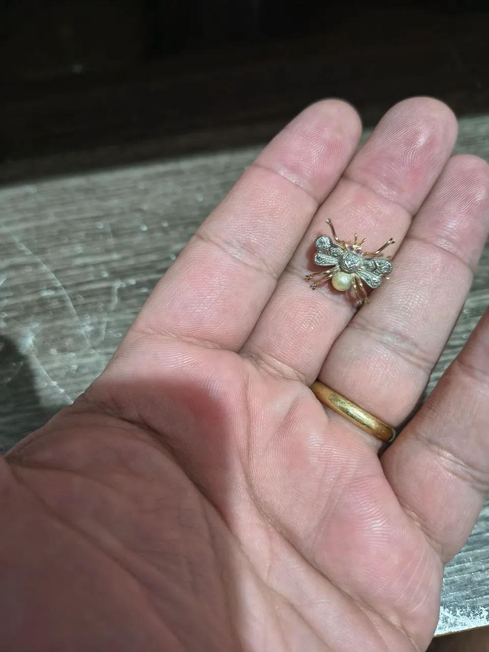 Broche Abelha em Ouro com Diamantes e Pérola