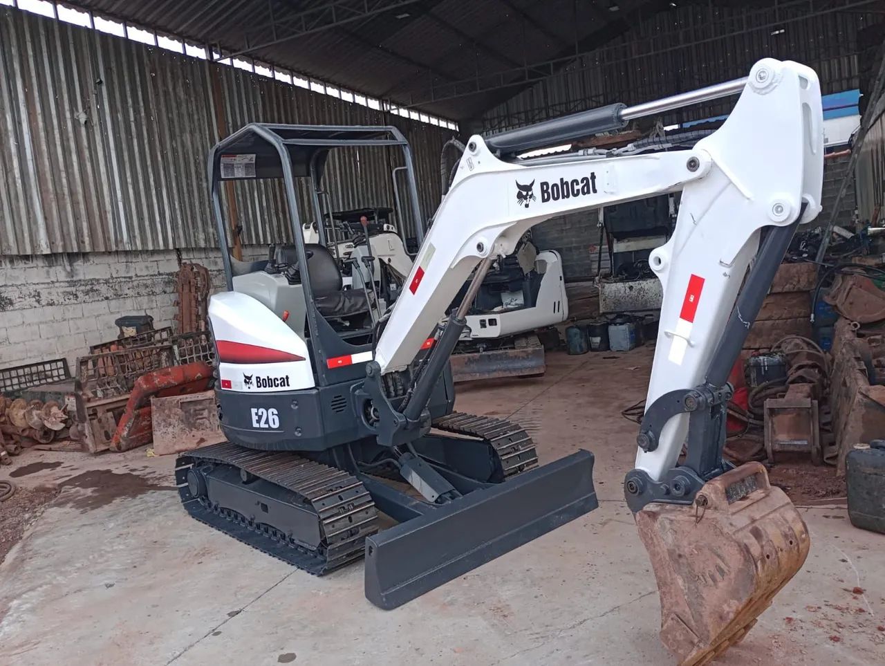 Venda urgente Mini escavadeira Bobcat E26 - Único Dono 2014