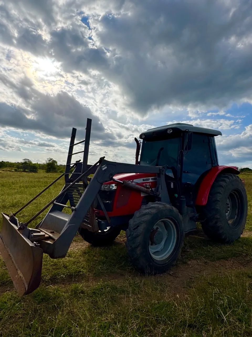 TRATOR MASSEY FERGUSON 4283 ANO:2017 CABINADO  - Foto 2