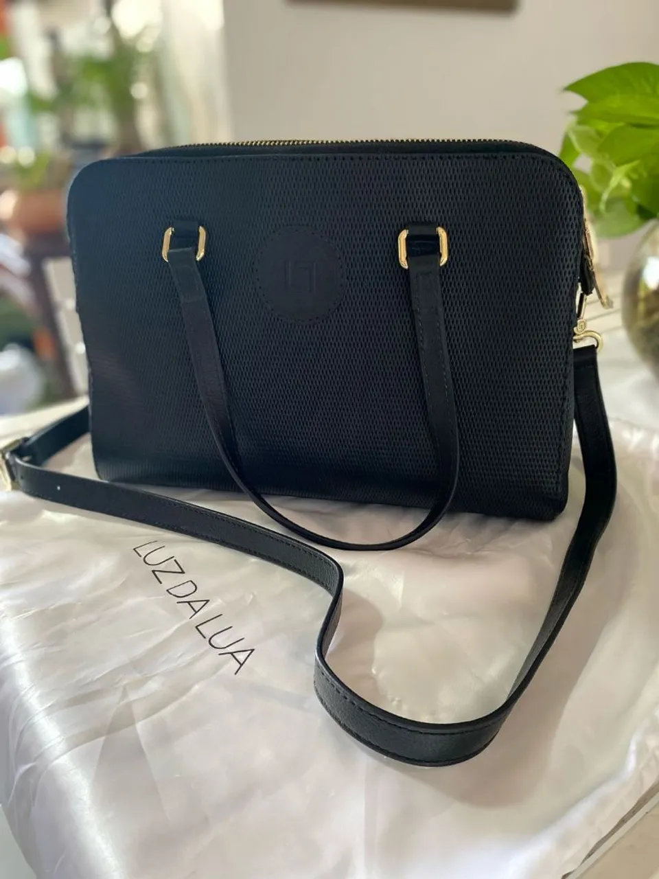 Bolsa Luz da Lua Preta com Alça Transversal