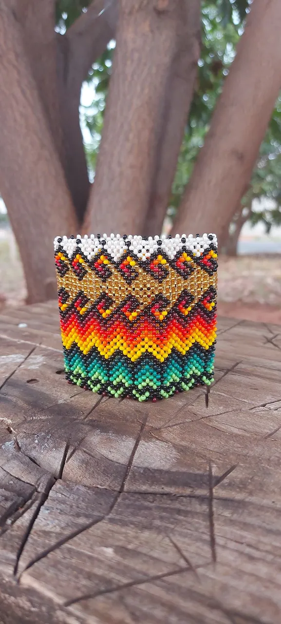 Pulseira de miçangas colorida artesanal