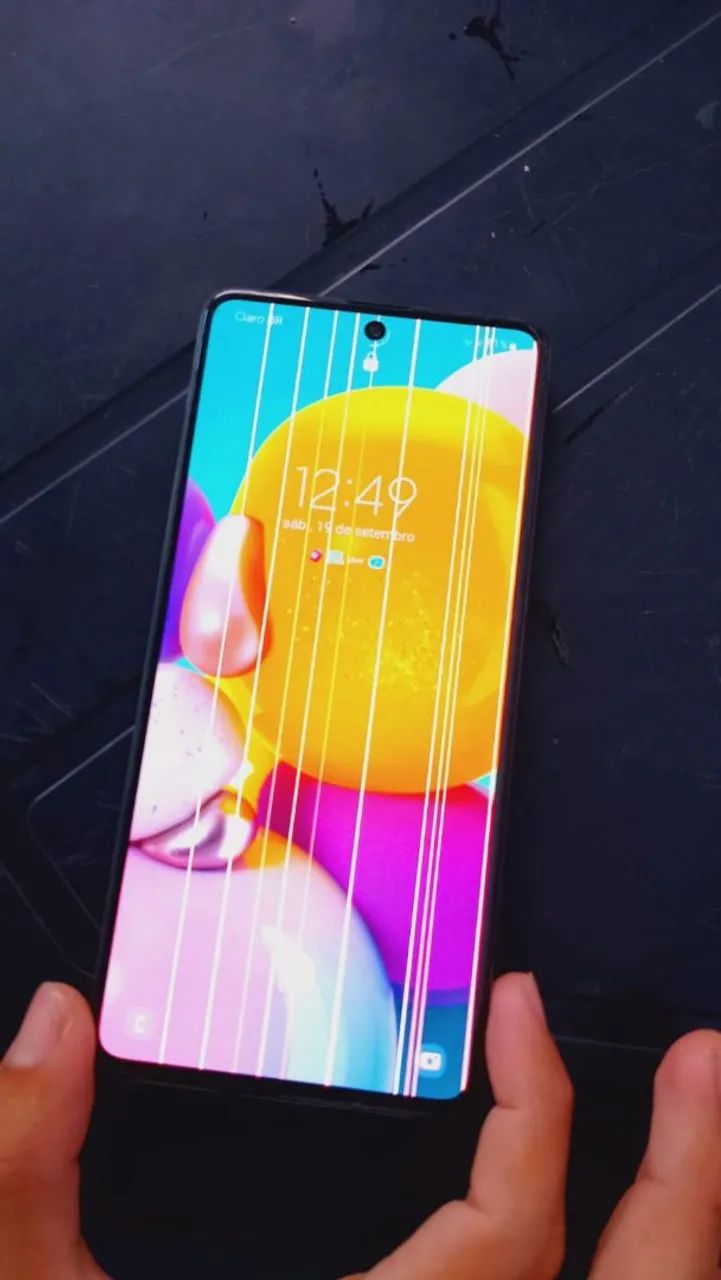 Galaxy a71 pra vender logo obs com listras não interfere em nada. - Foto 3