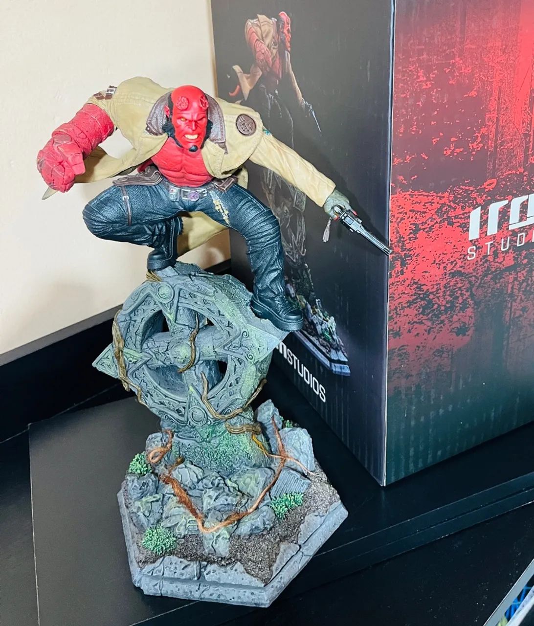 ESTÁTUA HELLBOY 1/10 DA IRON STUDIOS  - Foto 2
