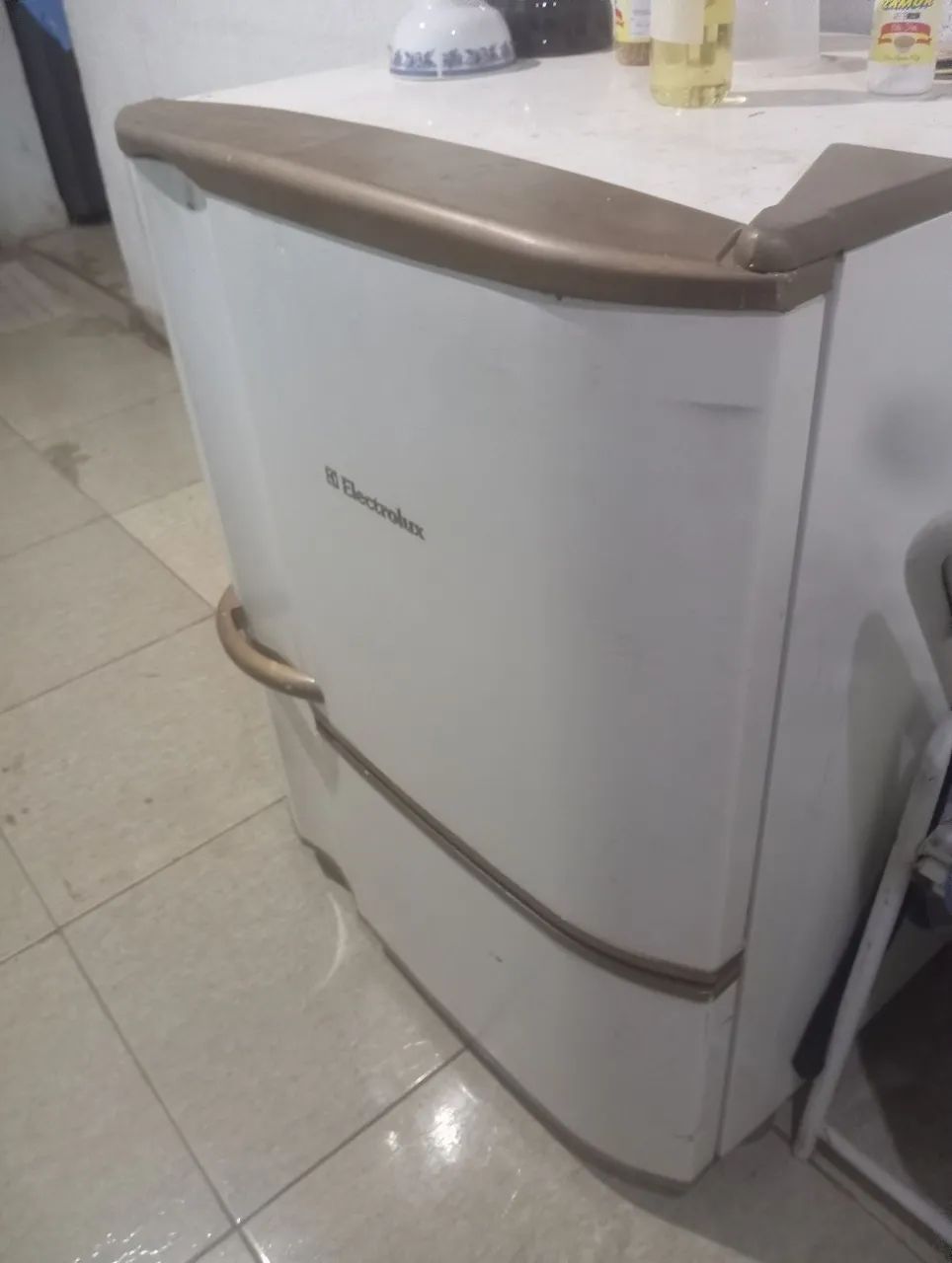Vendo frigobar ótimo estado.