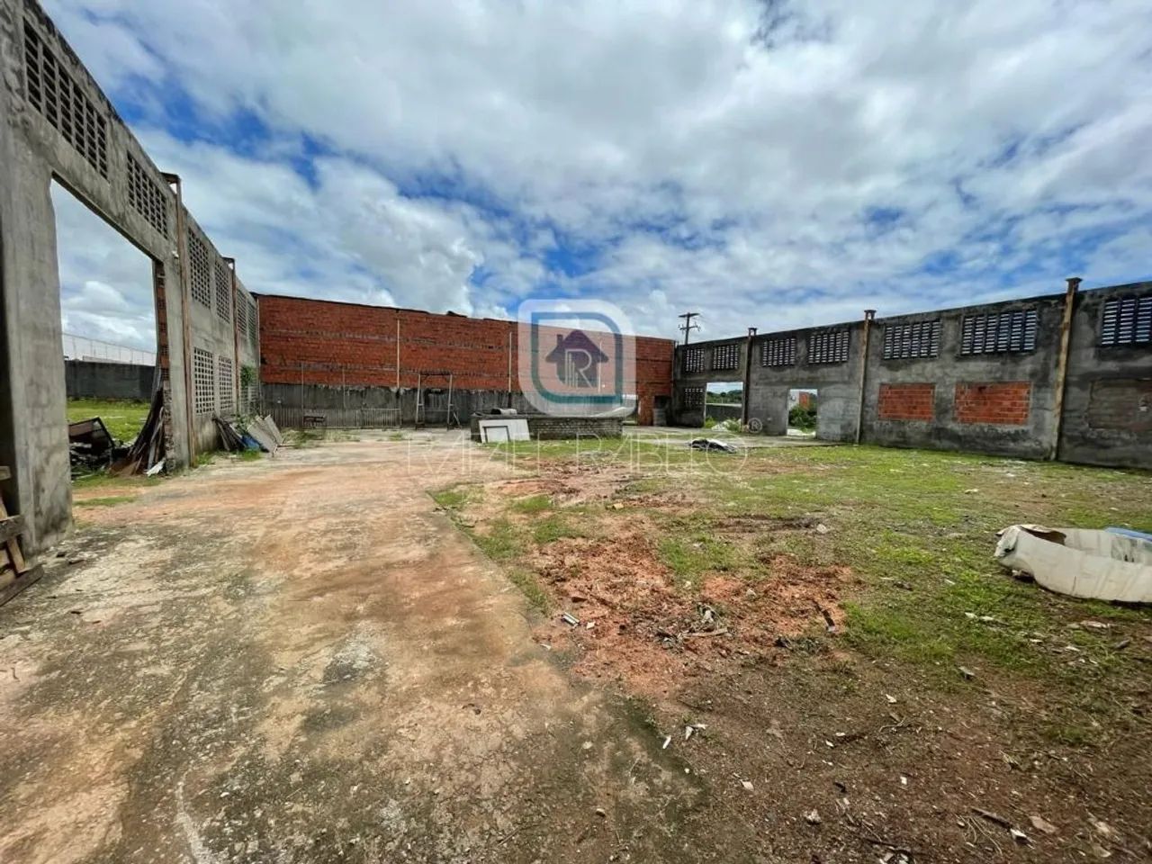 Galpão com 2.721m² para alugar no Jaboti em Eusébio.