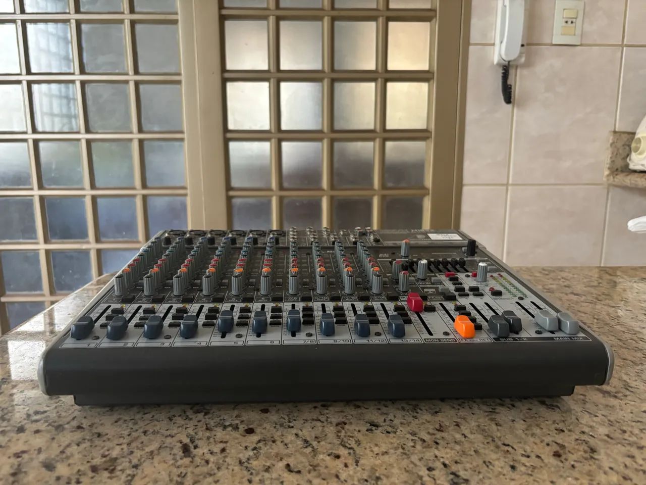 Mesa de Som Behringer Xenyx X1832USB Revisada - USB  - Foto 5
