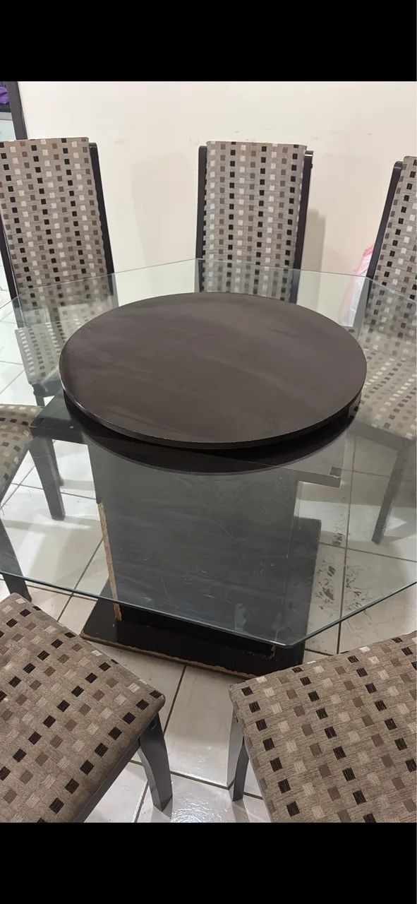 Mesa com centro giratório 