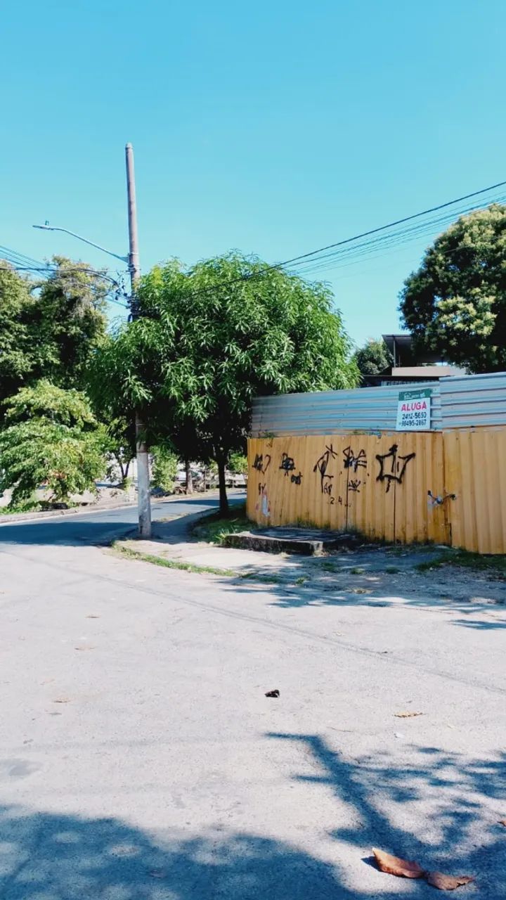 Aluga-se amplo terreno 