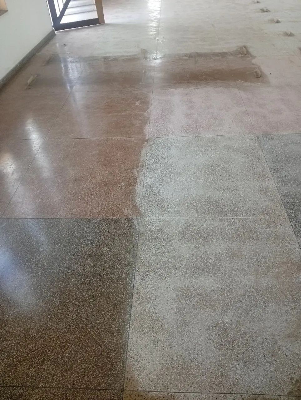 Polimento piso de marmorite 