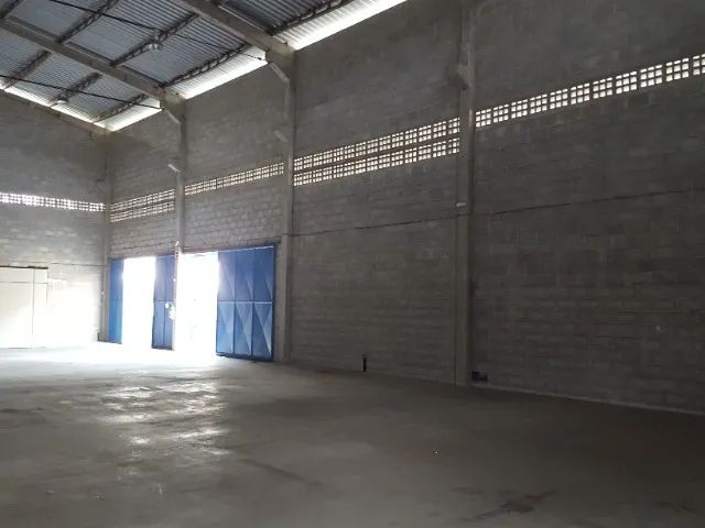 Alugo Galpão CIVIT 1, com 1.020m2, sendo 680m2 armazém, 2 docas, 8m pé direito - Foto 2