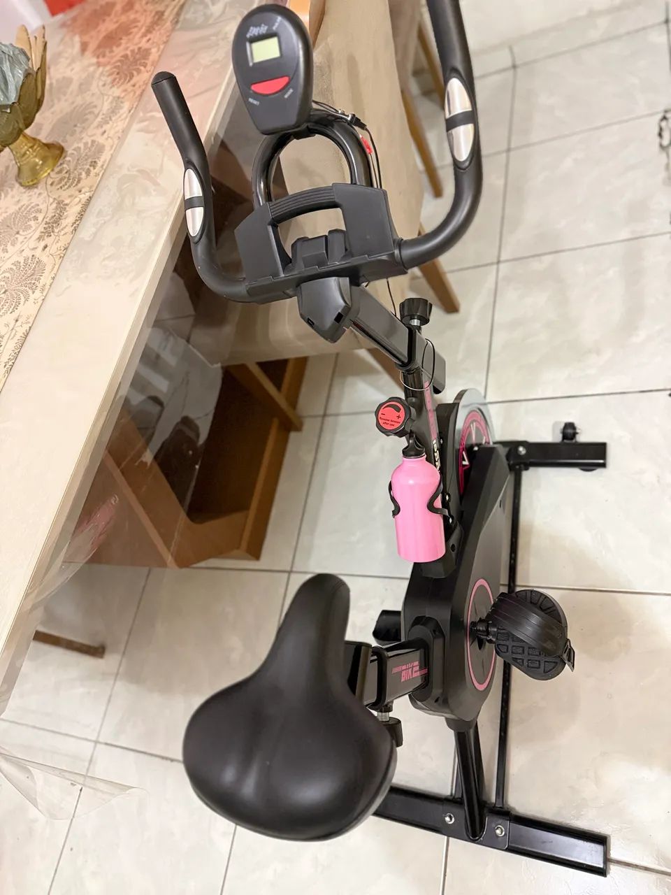 BIKE ERGOMÉTRICA ROSA E PRETA