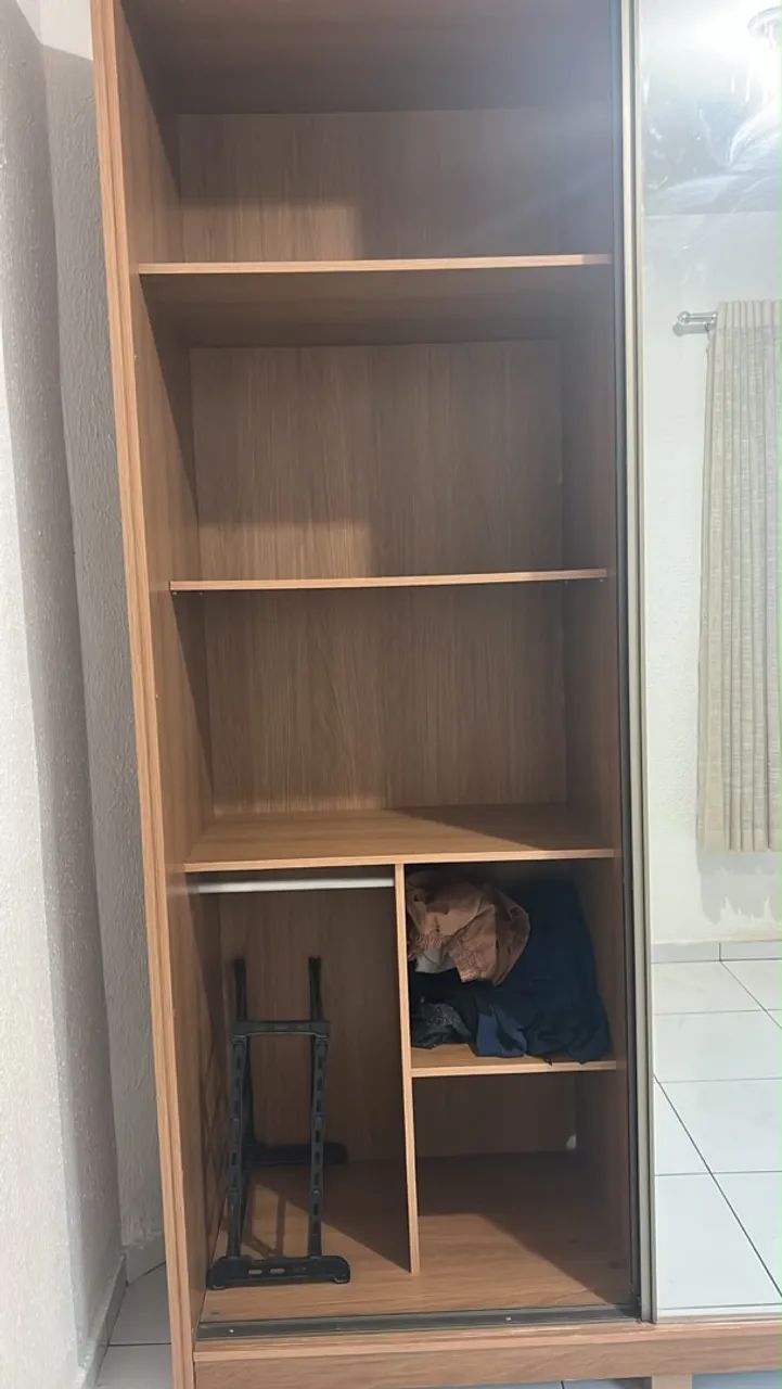 Guarda roupa com portas de correr e espelho - Foto 4