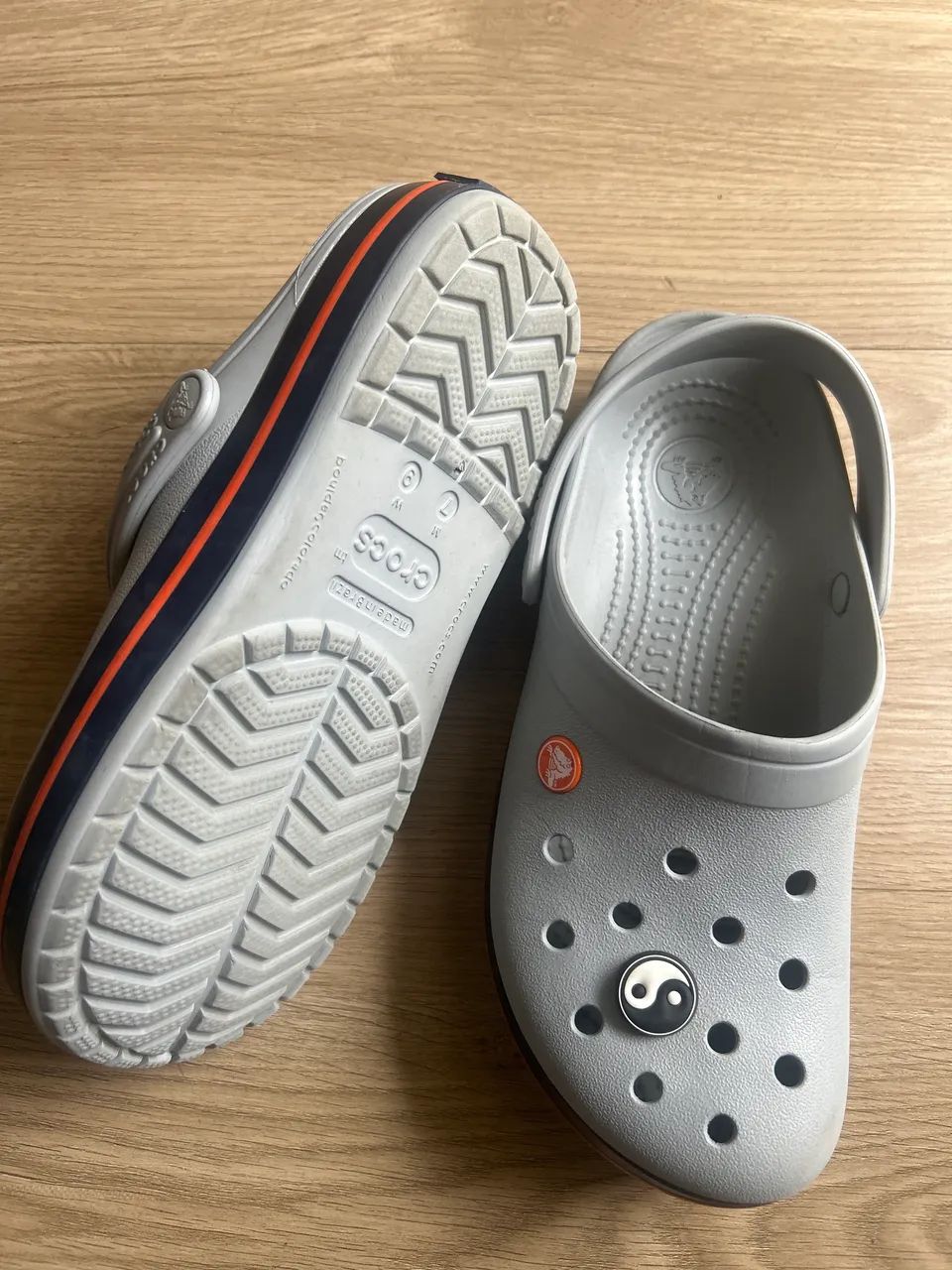 Crocs original T39 cinza claro - Foto 2