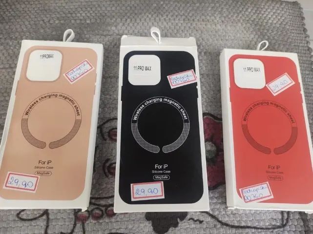 Capinha Silicone Premium Magnética p/ iPhone 11 Pro Max - Proteção e Estilo - Foto 3