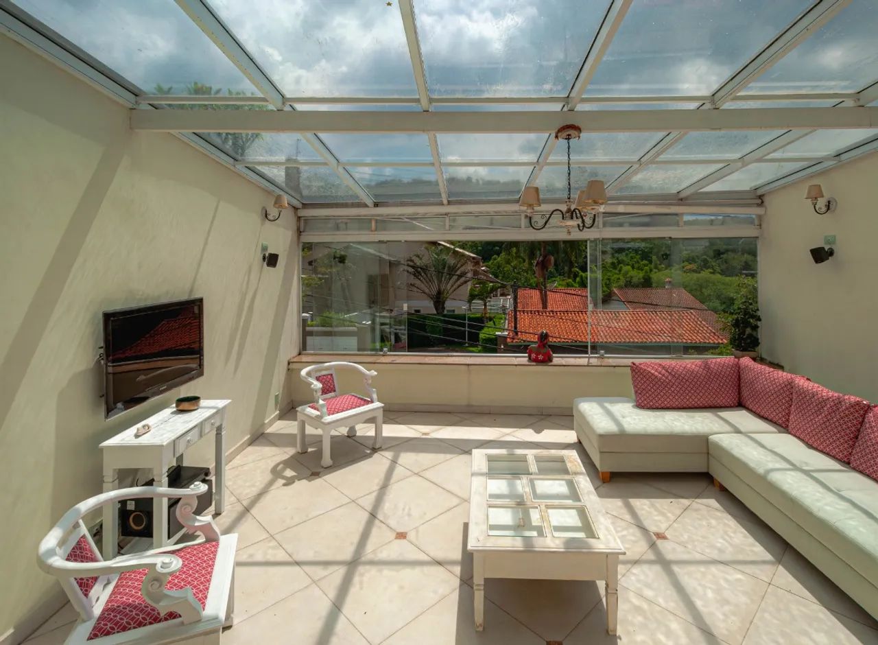 Sobrado para venda em Tremembé com 4 quartos, sendo 2 suítes, 236m²
