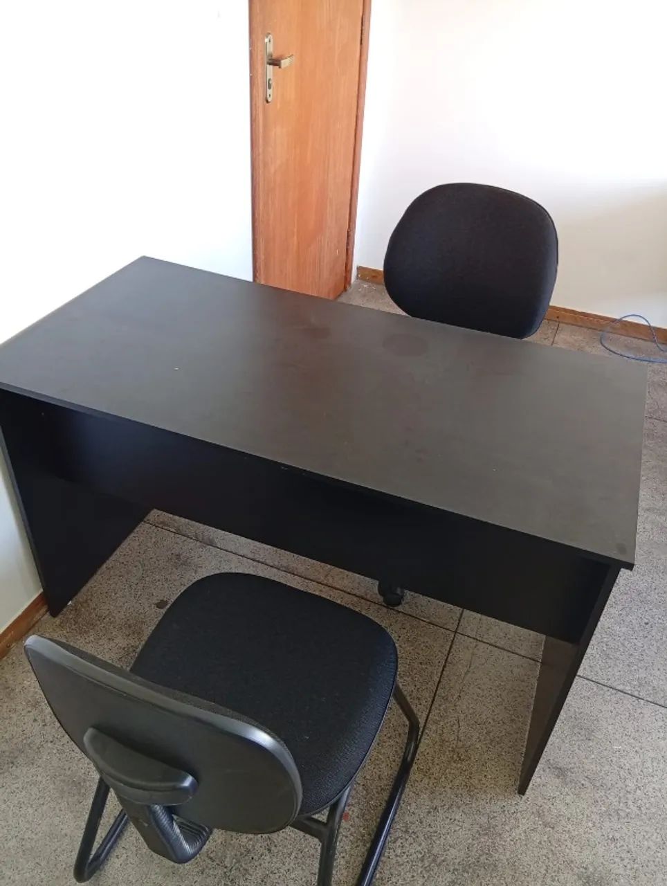Conjunto de Mesas e Cadeiras para Escritório - Foto 3