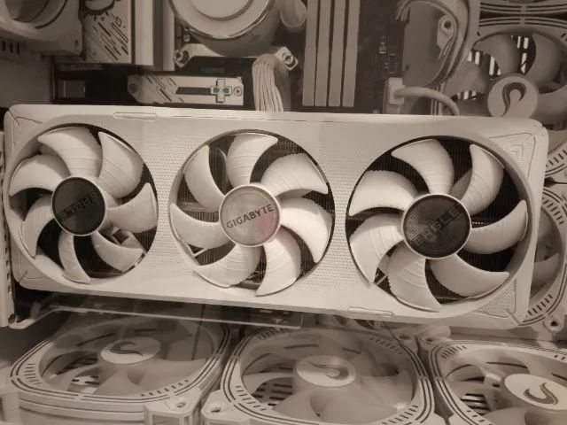 RTX 5070 Gigabyte - Foto 2