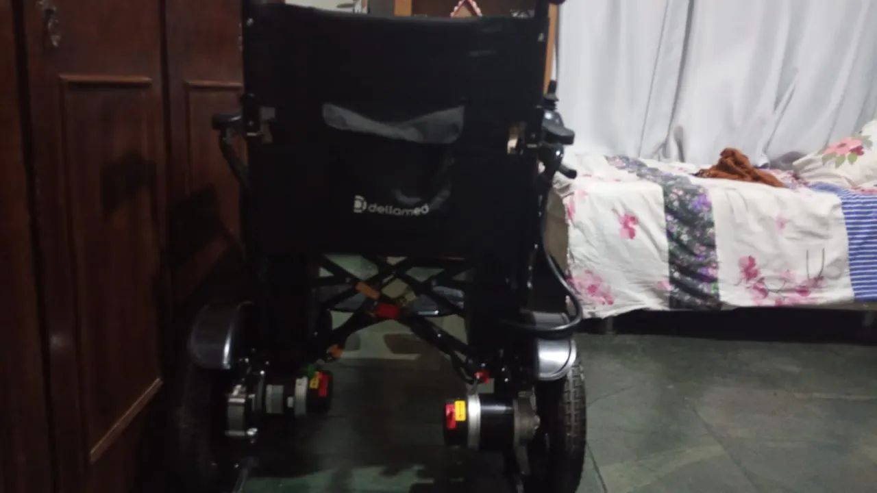 Cadeira de rodas elétrica/motorizada - Foto 3