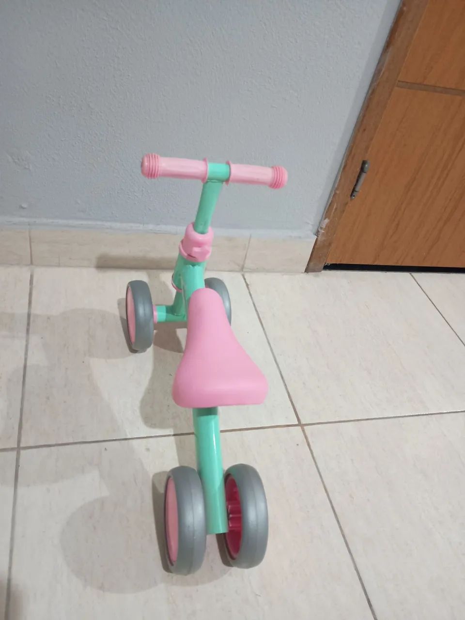 Bicicleta infantil de equilíbrio. - Foto 4