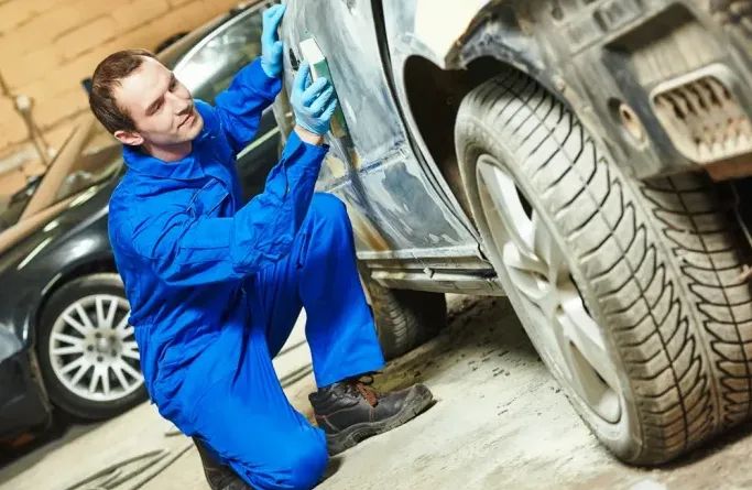 Vaga para Ajudante Oficina de Lanternagem e Pintura