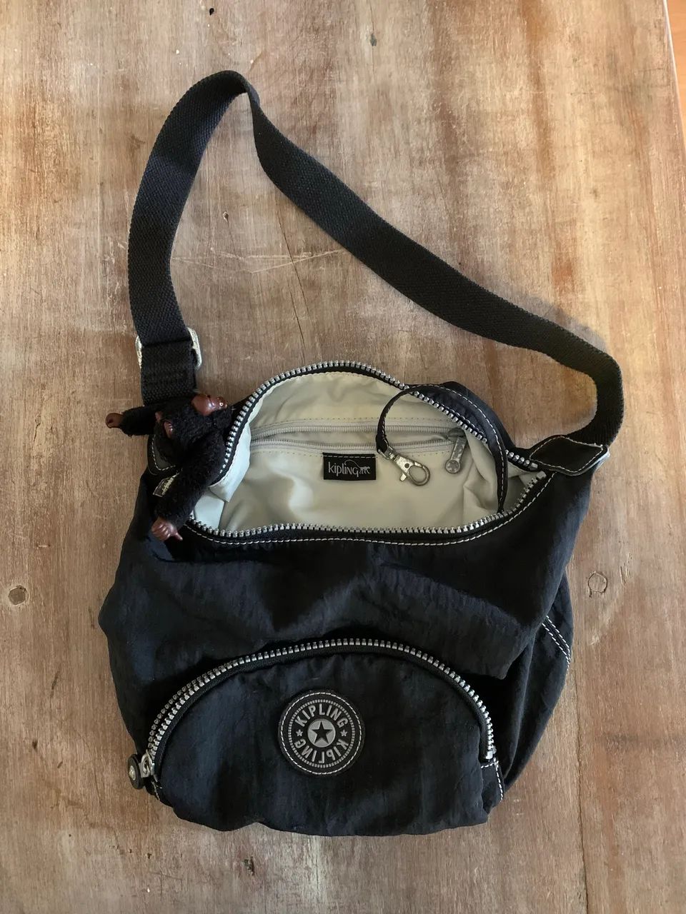 Bolsa Kipling Capucine Original cor preta - Foto 4