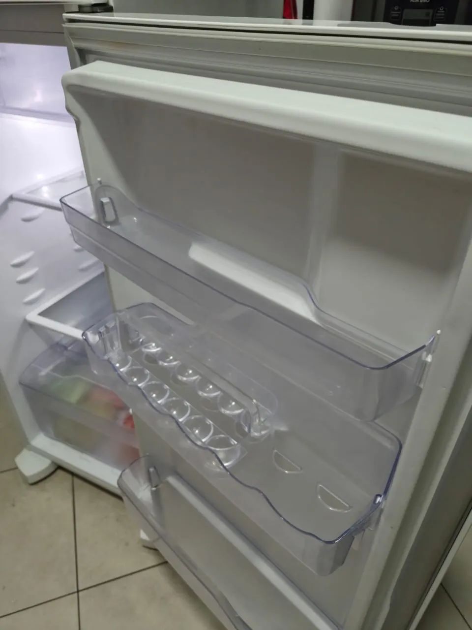 Geladeira Eletrolux 371L - Foto 5