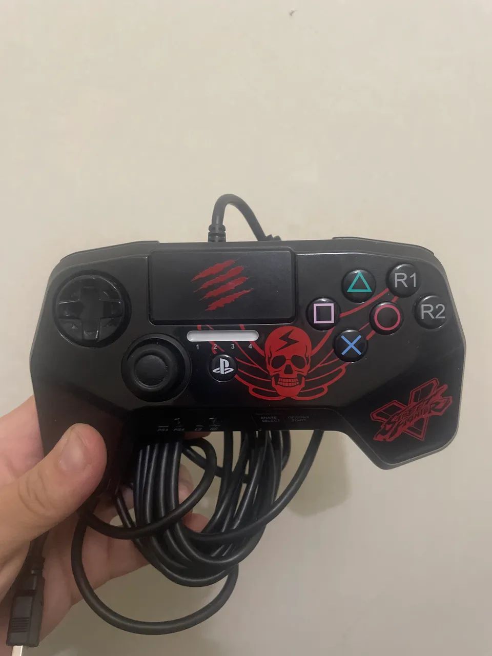 Controle Fightpad Mad Catz Street Fighter 5 Shadaloo Edition para jogos de luta